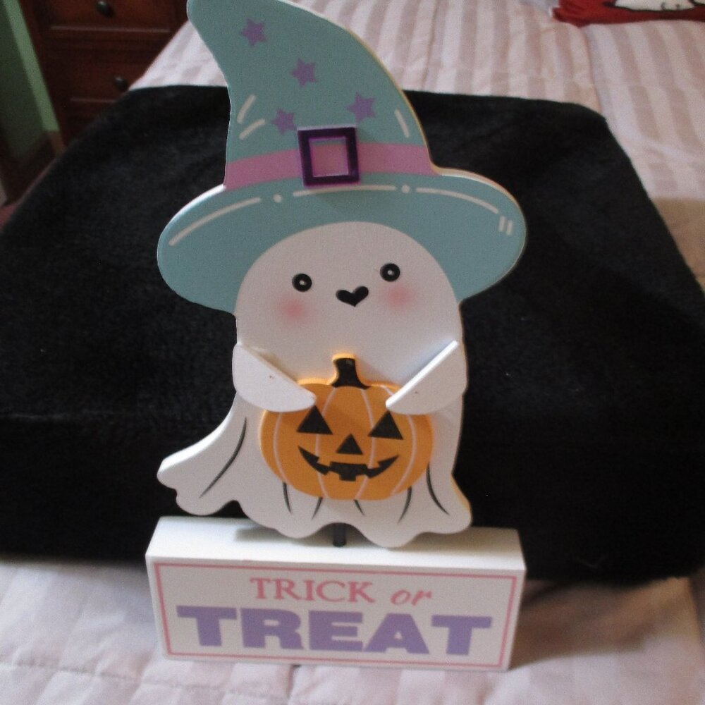 Wooden Halloween Pastel Color Ghost Stand Up Trick or Treat NEW